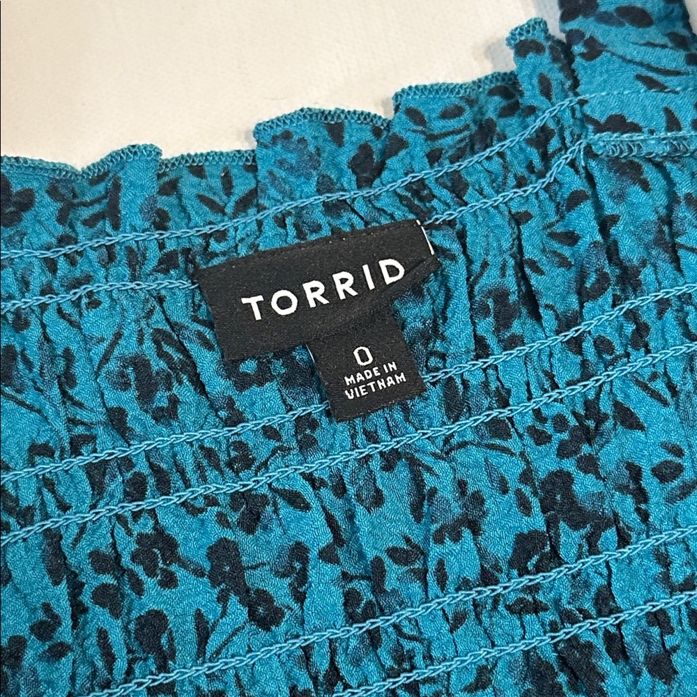 TORRID WOMENS SMOCKED RUFFLE TANK - Picture 8 of 9